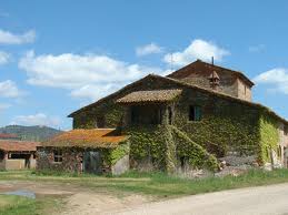 Highly insulated rustic Eco-homes utilising sustainable, locally sourced materials giving warm and comfortable, low maintenance homes with low running costs and low carbon footprints. Properties can be finished with stone external walls or a mix of stone, wood and paint-rendered walls.